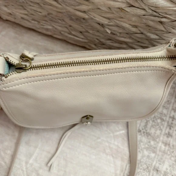 The Sak Playa Leather Saddle Bag - Picture 5 of 11